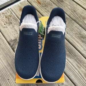 New Sketchers Hands Free Slip-Ins Shoes size 7 Wide Women’s Navy Blue